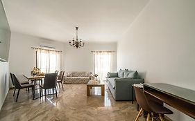 Neon 2Br Luxurious Central Apt Heraklion